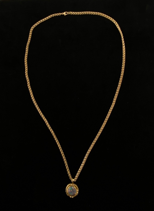 Halskette mit Opalanhänger.jpg